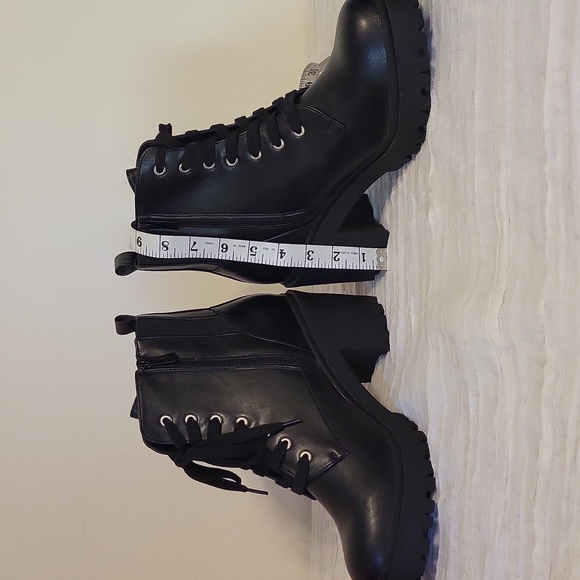 Torrid size 11.5 wide width black lug hiker boots - Picture 7 of 16